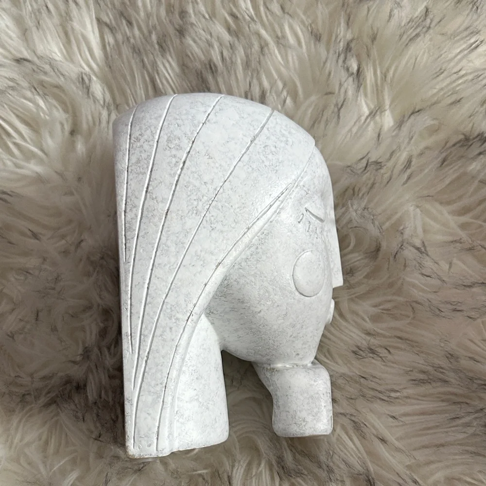 Abstract Face Sculpture - Picture 3 of 9